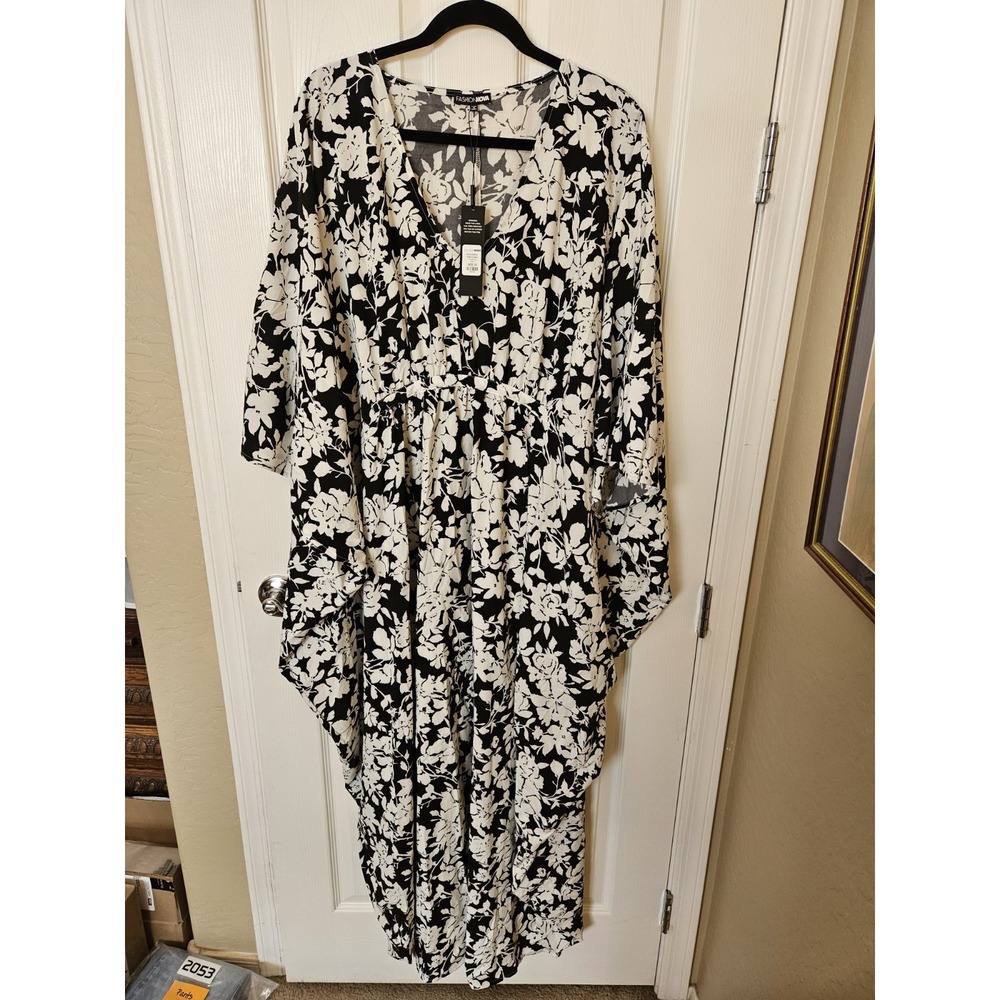 NWT Fashion Nova Bella Kaftan Black White V-Neck Floral Kimono Maxi Dress, +3X